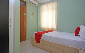 Reddoorz Near Solo Balapan Station